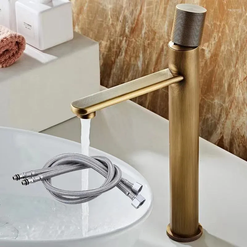 Rubinetti del lavandino da bagno in ottone antico retrò rubinetto oro spazzolato e mixer freddo tocco di lavandino a buco singolo