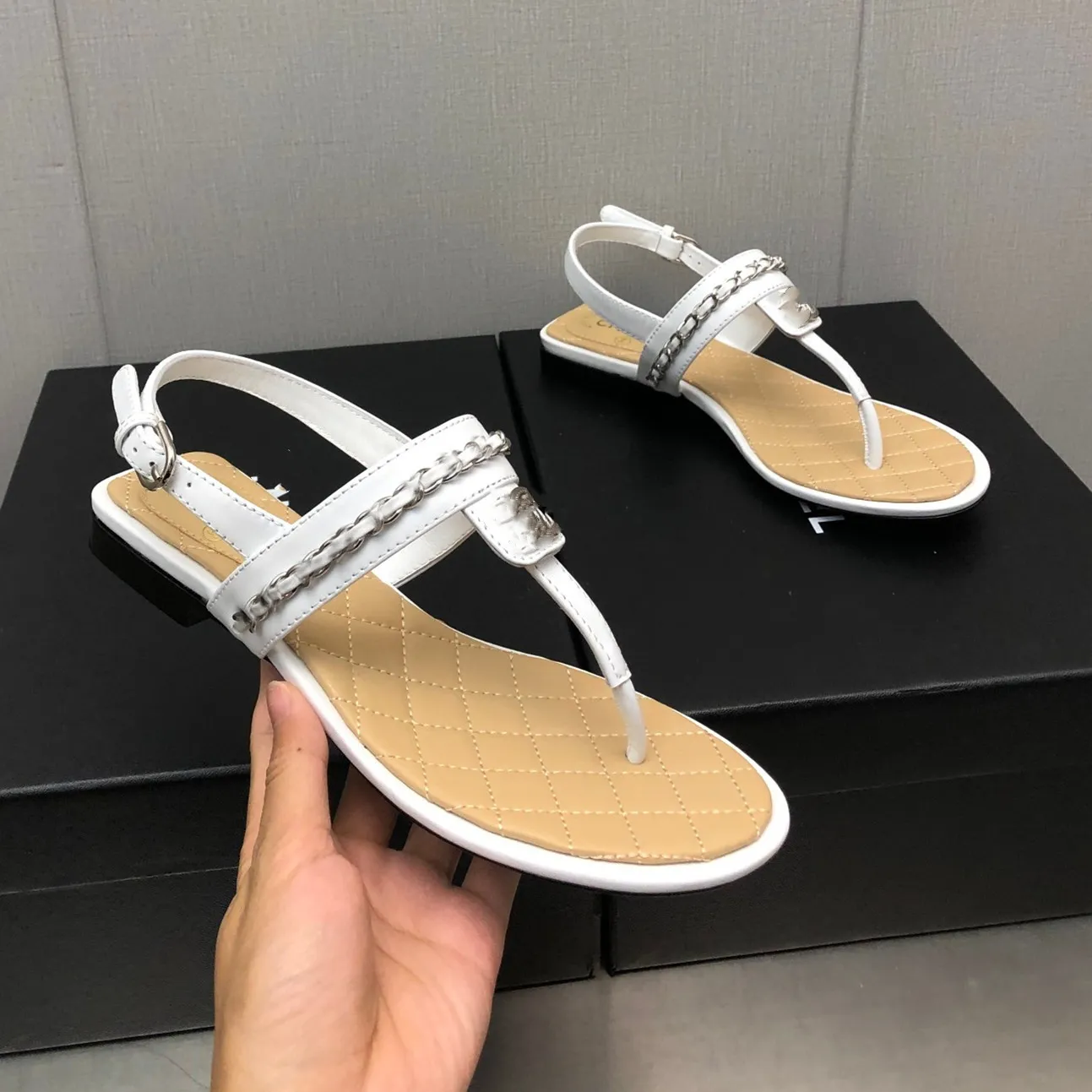 Summer Popular Women's Sandals 2024 Fashion Luxury Branch Business Work Leisure Travel Letter Logo Women's High Heels Scarpe da uomo per uomini 24.4.6ooi