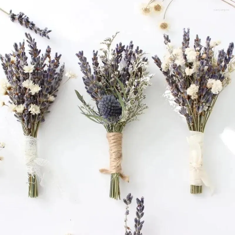 Dekorativa blommor 3st små lavendel naturliga torkade blommor bukett torrt baby andedräkt mini buketter boho bröllop po bakgrund heminredning