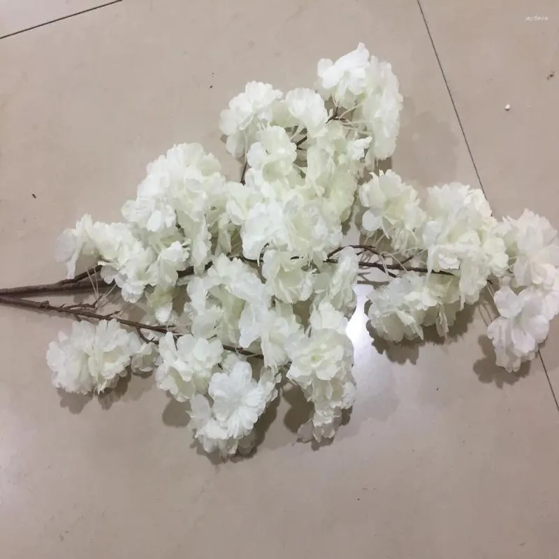 Flores decorativas 100 piezas 140 cabezas blancas de cereza artificial arco de boda decoración de seda falsa