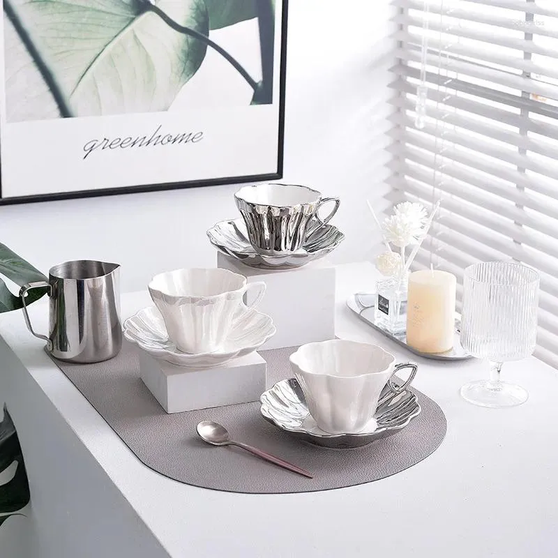 Tazas Ins Fenghua Petal Pearl Glaze Silver Coffee Coffee Caza Taza Té de la tarde Taza de cerámica de agua de belleza