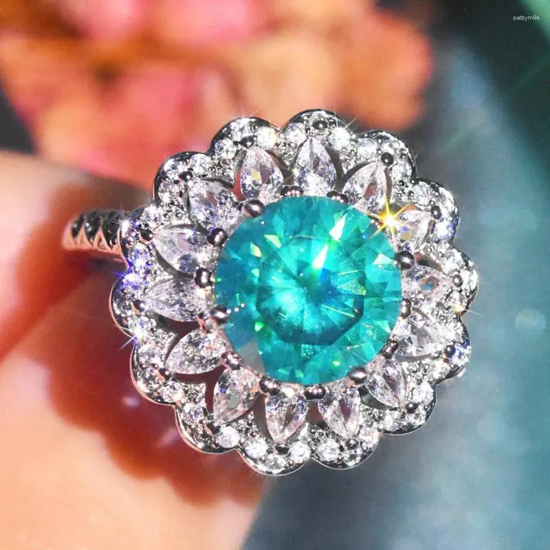 Pierścienie klastra 3 s Niebieski zielony kryształ moissanite luksusowe kwiaty dla kobiet 18 -karowe białe złoto wypełnione srebrną modną biżuterię modne zespoły