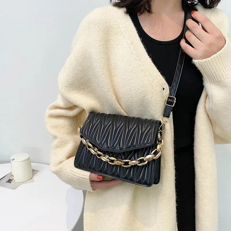 Bolsas de ombro 2024 inverno color simples color dobra corrente grossa sólida bolsa quadrada pequena moda estrangeira moda mensageiro único