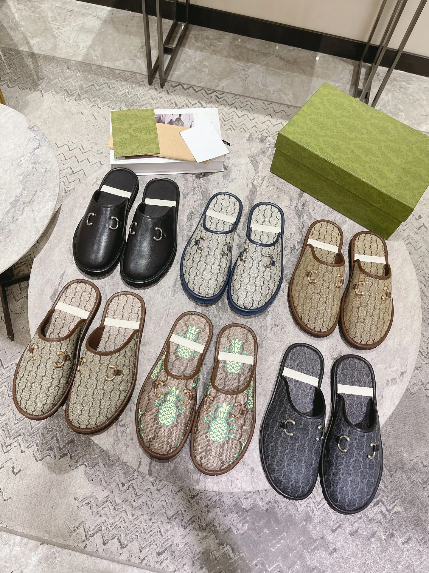 Summer Men Beach Slippers Classic Designer Lazy Flat Baotou Flip Flops Leather Lady Slides Suede Letter Women Shoes Cowhide Metal Mens Sandaler Stor storlek 36-48