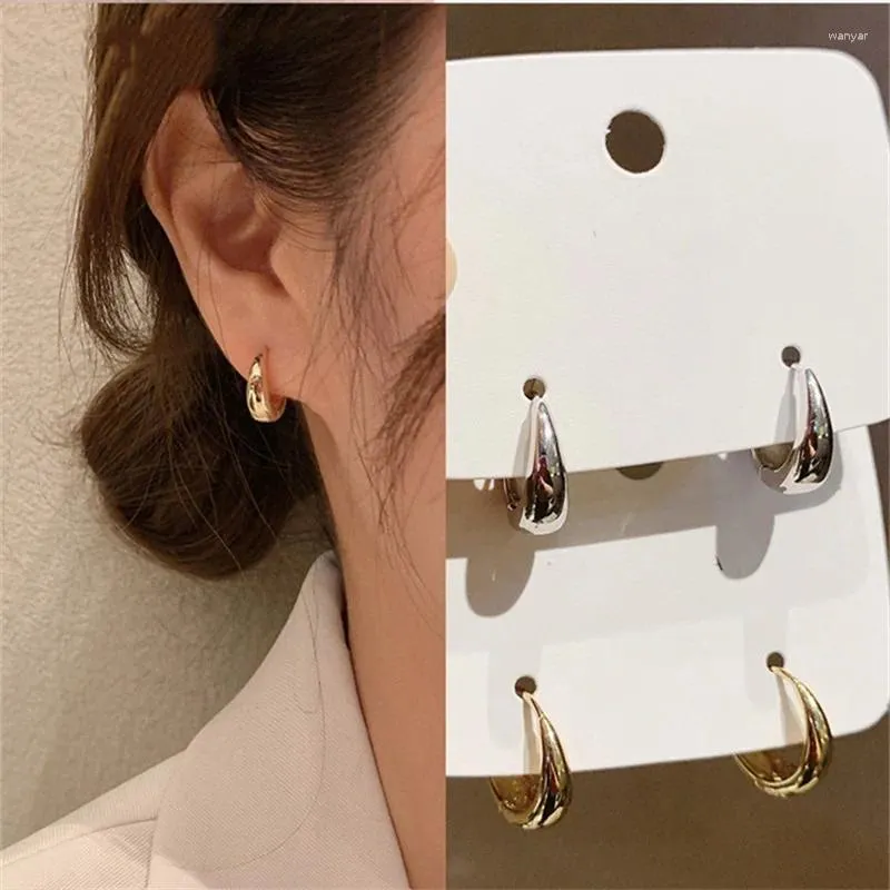 Boucles d'oreilles cerceaux Huitan Fashion Metal pour femmes simples polyvalentes Tous les accessoires d'oreille de tous les jours