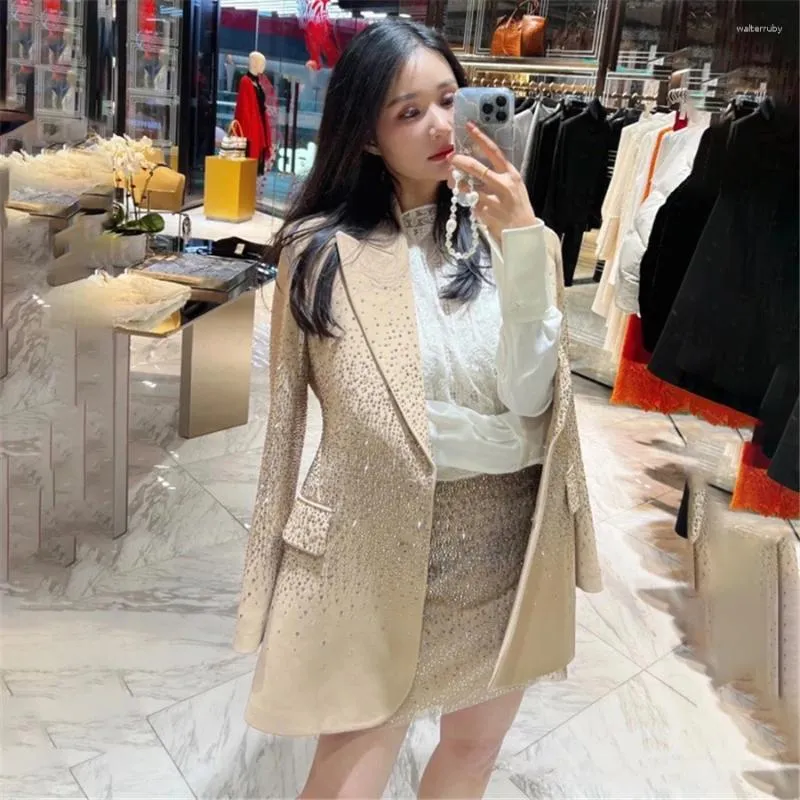 Costumes féminins Top Quality 2024 Spring Femmes Vêtements Bling Diamonds But Down Collar Blazer Fashion Single Breasted Office Ladies veste