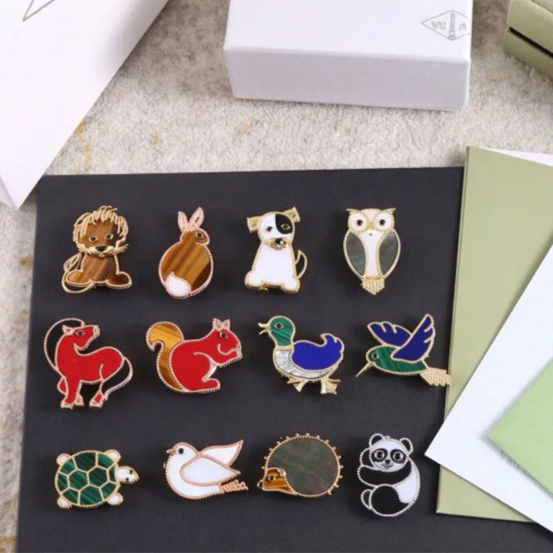 Lucky Animals Horse Squirrel Turtle Panda Dove Teddy Bear Dog Owl Brosch Brosches For Woman Designer Sparkling Vintage Broocht Pins Breastpin Accessories