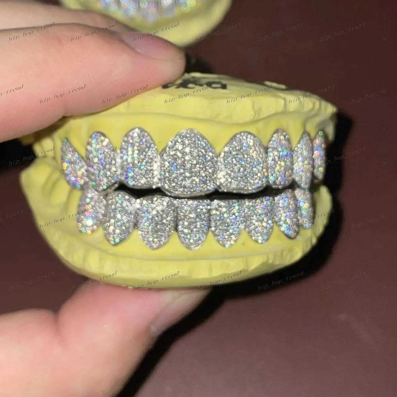 Işıltı özel yapım hip hop buzlu dışarı 925 STERLING Gümüş Izgara Altın Takı Zikzag Ayar VVS MOISSANITE DİŞLERİ Ağız Grillz