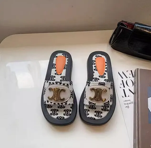 Diseñador de leopardo Mujeres estampadas gruesas zapatillas de playa de fondo grueso