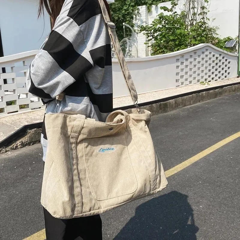 Sac Grand capacité d'épaule en velours côtelé pour les femmes de style paresseux ou de voyage en plein air à corps croisé