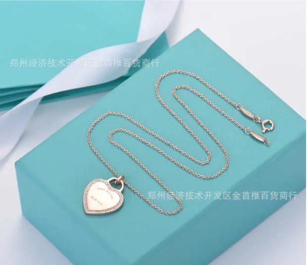 Marque de créateurs Tiffayss même émail en forme de coeur Collier clés féminins léger vent bleu coeur rose amour clavicule clé pendentif avec logo