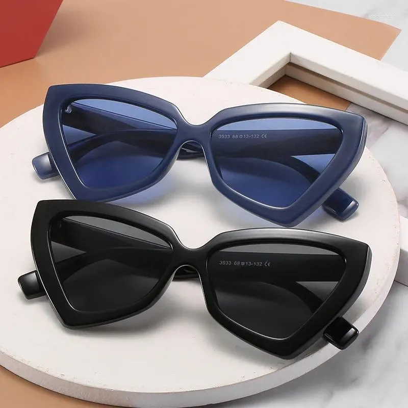 Lunettes de soleil Fashion Cat Eye Femmes Designer Vintage Vinty Sun Sun Glasses pour Females Retro irréguliers Shades Eyewear