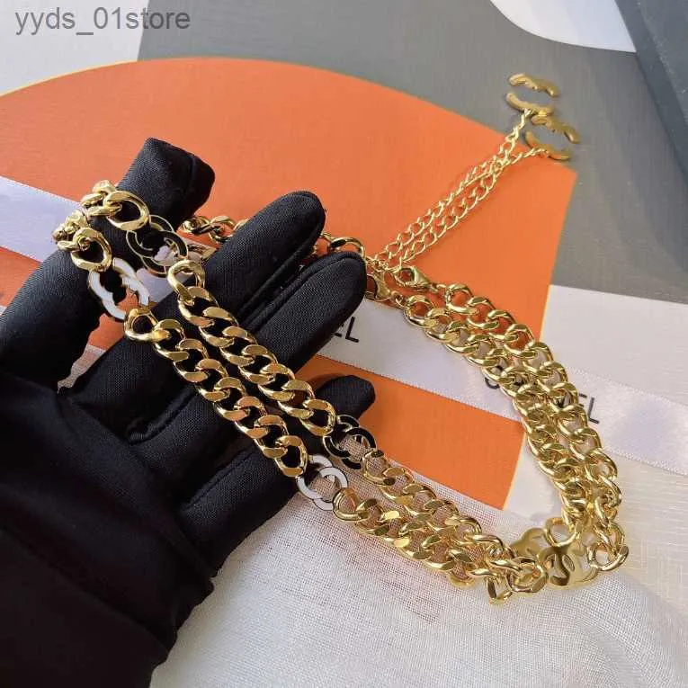 Pulstas de encanto Diseñador de joyería colgantes collares para mujeres collar de oro collar negro joyas de manantial regalo de la cadena de clavículas para mujer L46