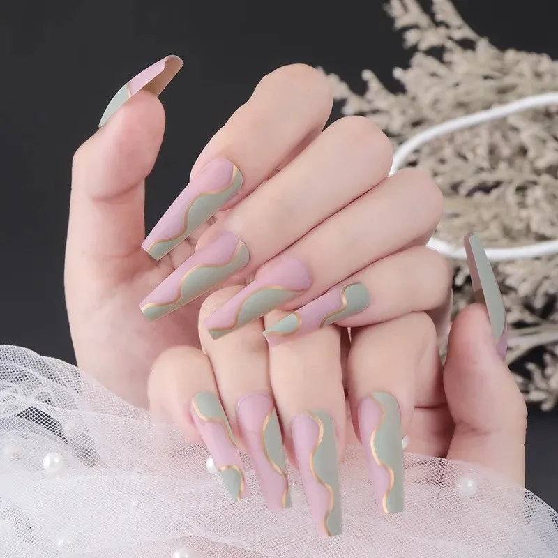 2024 Design d'été des fleurs de faux ongles Couverture complète des ongles artificiels avec de la colle à paragraphe long Presse sur la boîte d'emballage à ongles - pour l'été