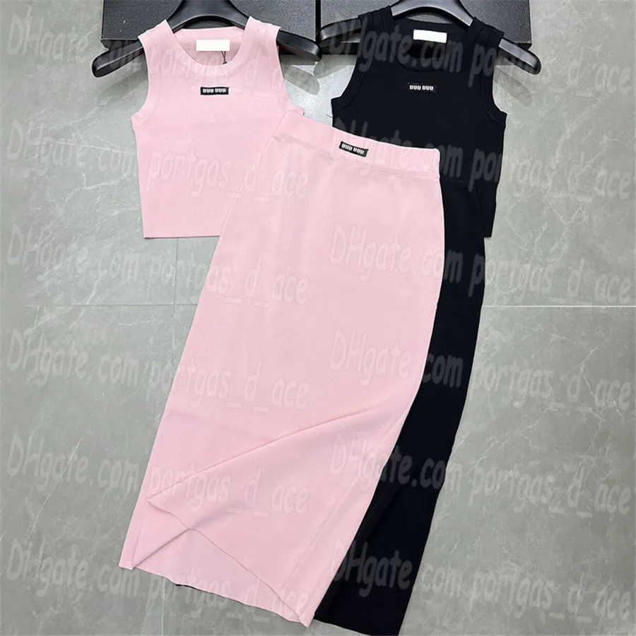 Knitted Singlet Skirts Women Tank Tops Knits Outfit Summer Luxury Cool Sexy Slim Dresss Deisgner Black Pink Singlet Skirts Sets