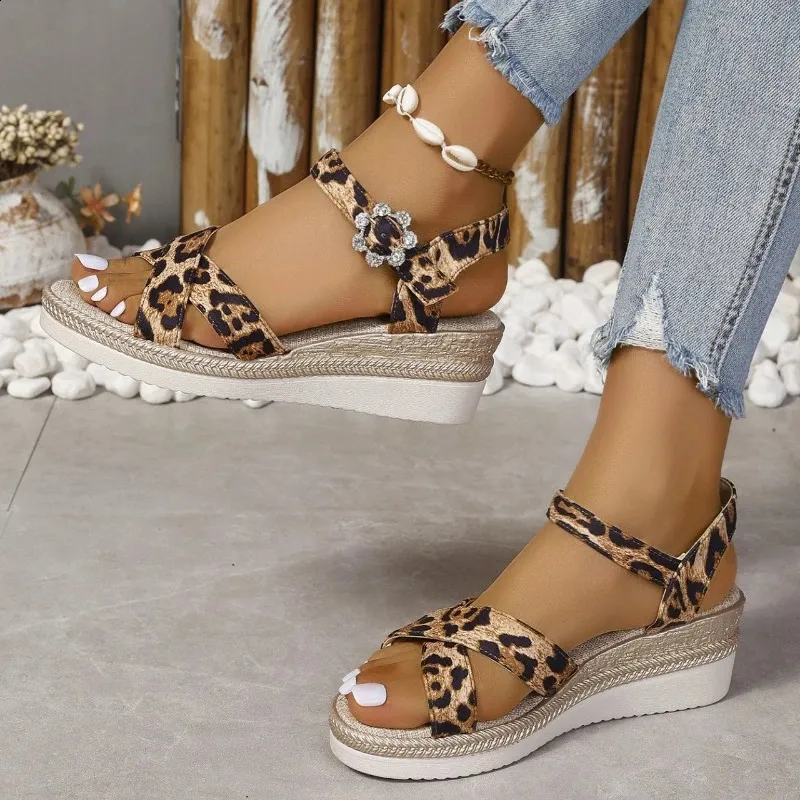 Mesdames Summer Fashion Leopard Print Designer Womens Chaussures Outdoor Outdoor Sandales Antislip Outdoor Sandales grandes taille 240326