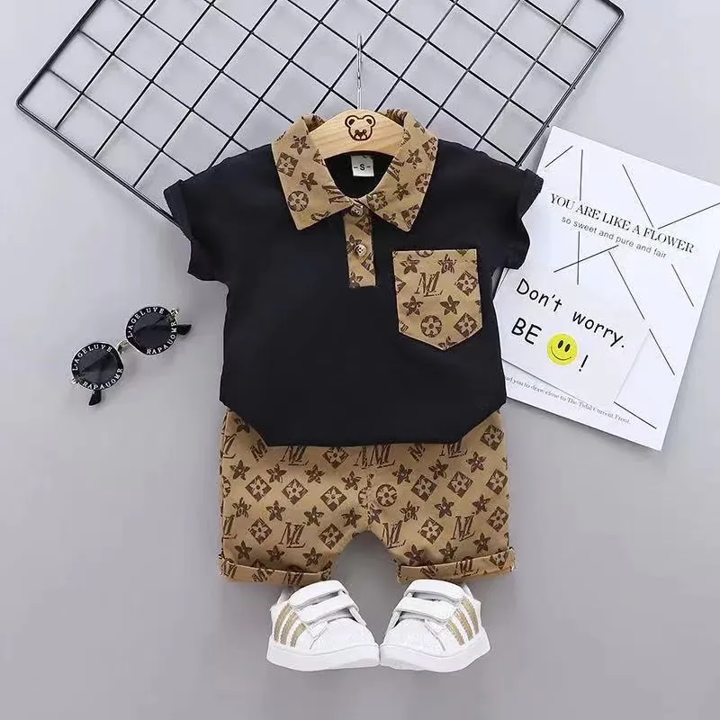 Lüks bebek kıyafetleri Set Çocuk Tasarımcı Giysileri Trailsuit T-Shirt Şortlu Toddler Sıradan Giyim Çocuk Çocuk Karikatür 2 PCS/SET