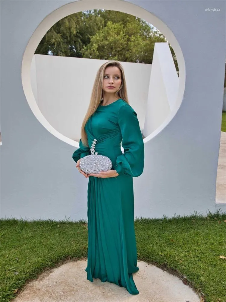 Partykleider, die dunkelgrüne runde Ausschnitt verkaufen, Perlen luxuriöser Satin-A-Line-Abschlussball-Langarm-Kleider für Frauen mit Gürtel