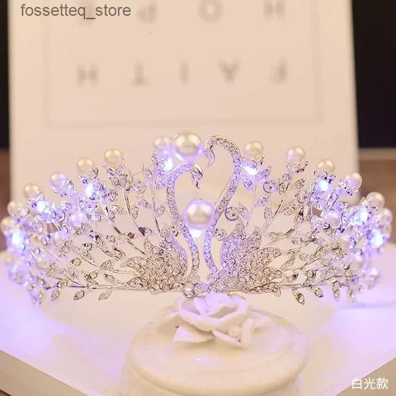 Jóias para cabelos de casamento Vintage Crystal Pearl n Crown Bride Diadema luminosa com LED LUZ GIRLS BIRTAY Party Tiara 230630 L240402