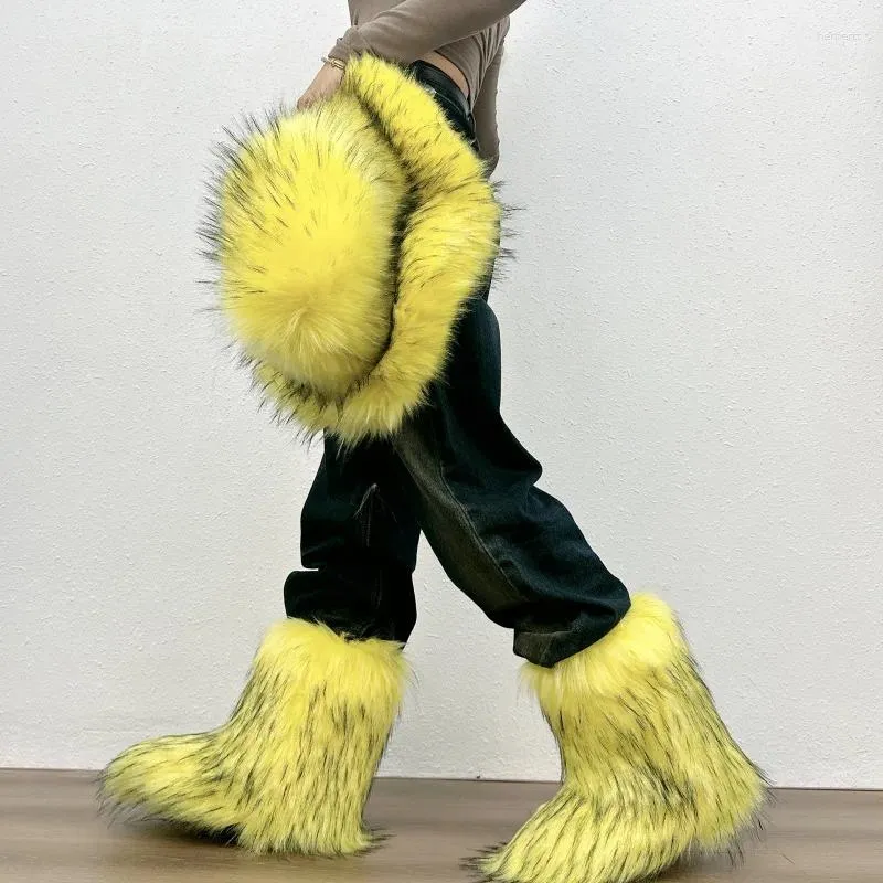 Laarzen 2024 Winterbont sneeuw Sneeuw Women's High-End Imitation Raccoon Hair Shoes Warm Color Flat