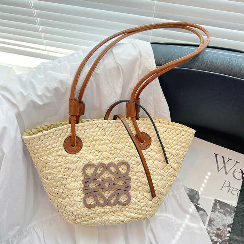 2024 New Designer womens crossbody shoulder Baobao Womens Capacity French Vine Straw Woven Vacation Handheld Baocai Basket Water Bucket Bag bag