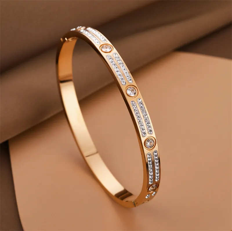 Bracelet de créateur bracelet en or et argent pour hommes et femmes bracelet en acier en titane bijoux de luxe adapté aux fêtes de mariage