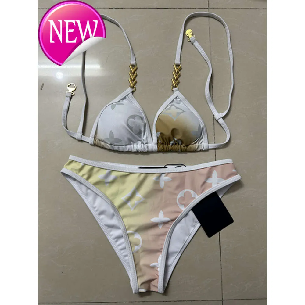 2024 Yeni Moda Tasarımcısı Seksi Bikini Setleri Ucuz Kadın Ladies Lüks Mayo S İki Parçalı Mayo Setleri Kızlar Plaj Giyim Yaz Marka Simya Takım Boyutu S-XL AL24