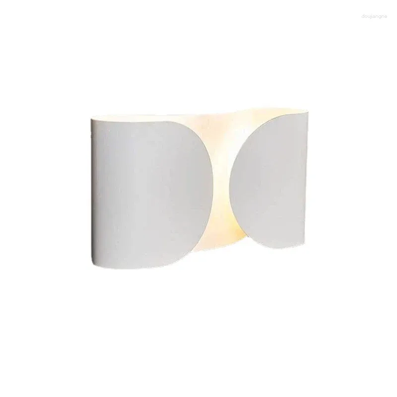 Lampada a parete LED moderna arredamento interno leggero per camera da letto in metallo bianco in oro nero