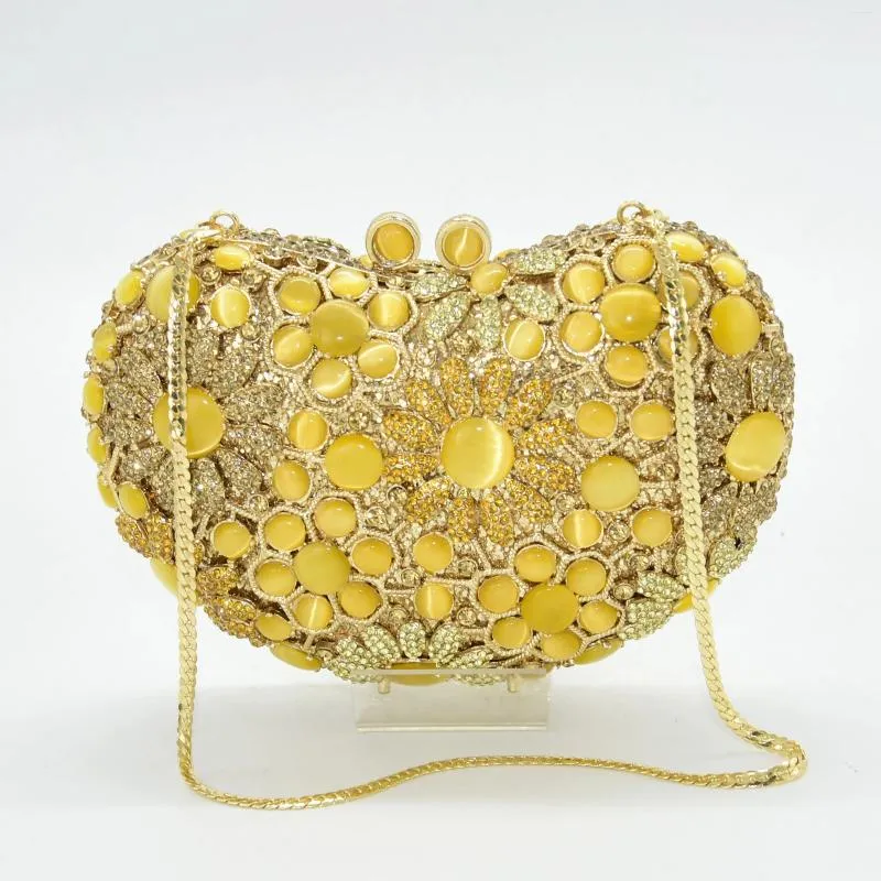 Bottes Sac d'embrayage coeur en forme de diamant en métal cristal dames sac à main de luxe conception élégante