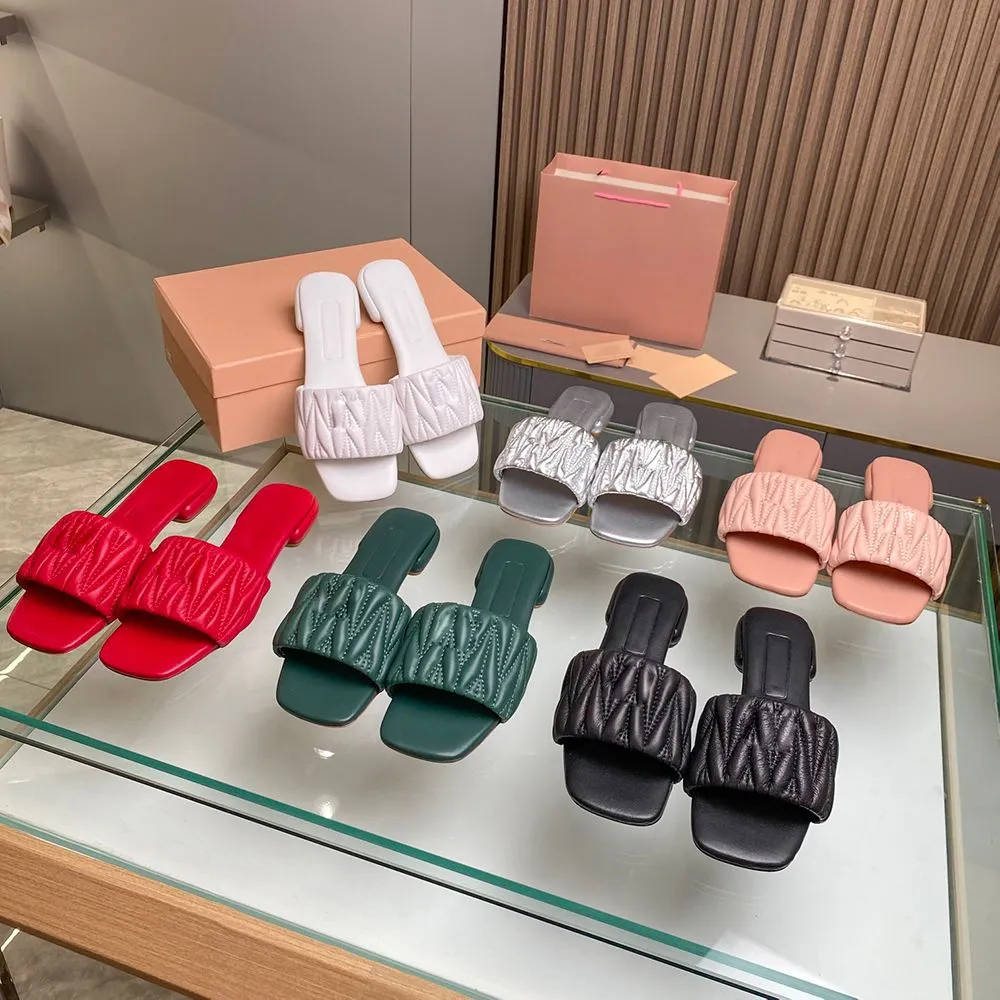 Tasarımcı Marka Ayakkabıları Kadın Plaj Terlikleri Ünlü Klasik Sandalet Düz Topuk Yaz Slaytları Kadın Moda Deri Flops Otel Seksi 34-41
