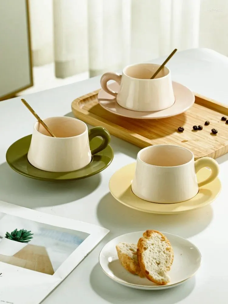 Massen kommerzieller französischer Stil Kaffee Tasse Set Creative Ceramic Latte Ins Nischendesign Sinn hochwertige exquisite Tasse