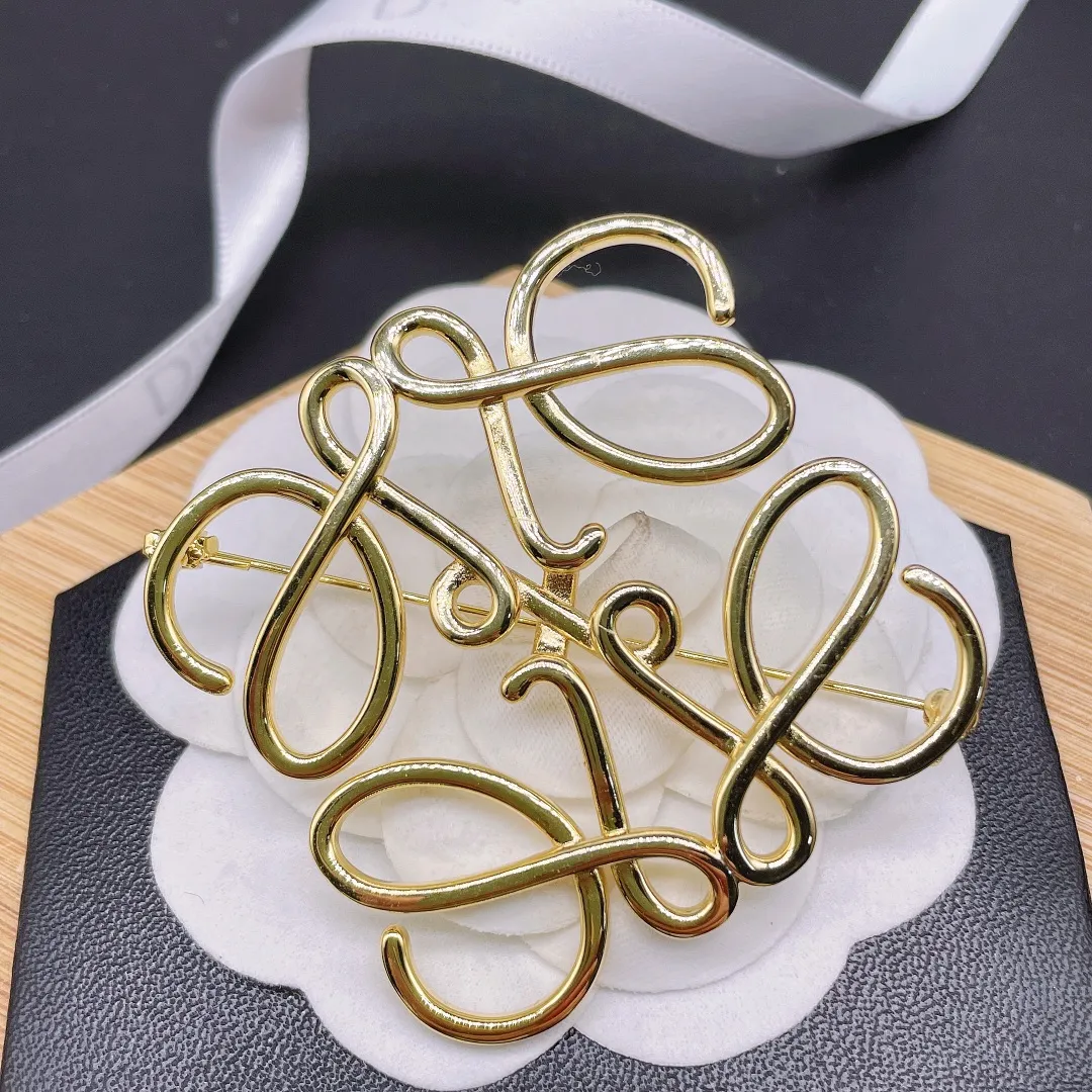 Letra de grife jóias de broche para mulheres broches de ouro masculino marca de peito de lenço vestido de festas