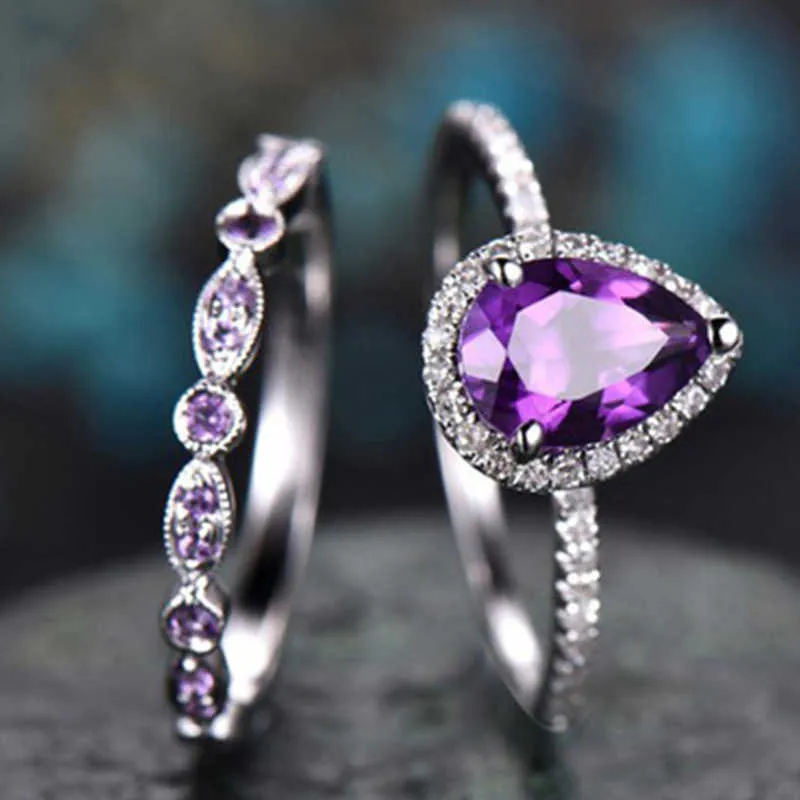 Duvor nya par lila diamantkvinnor ringer fullt engagemangsuppsättning