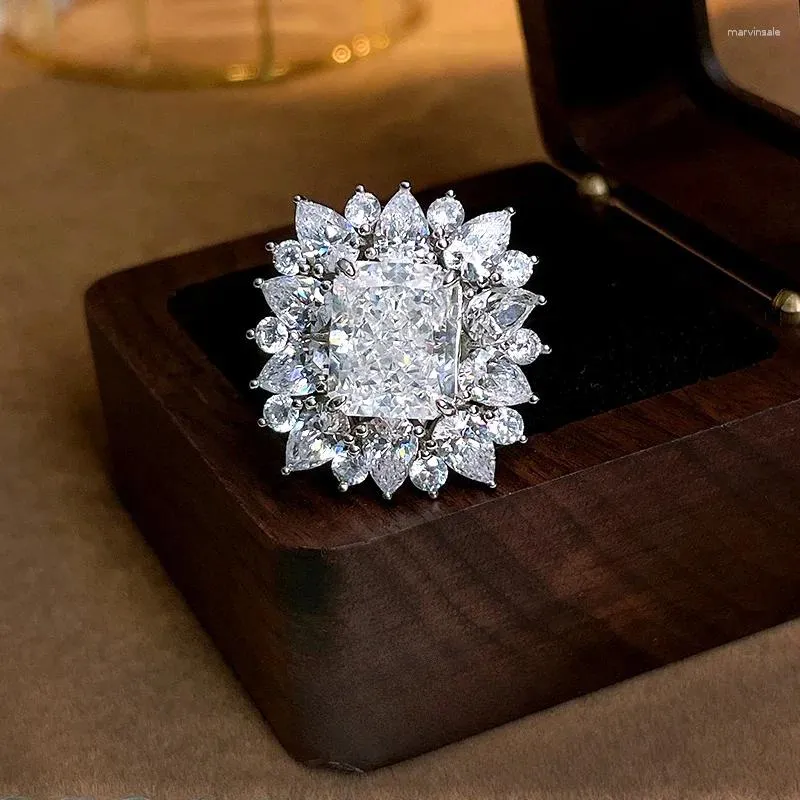 Clusterringen 2024 Radian gesneden kunstmatige witte diamanten 925 zilveren ring set met veelzijdige koolstof met hoge koolstof