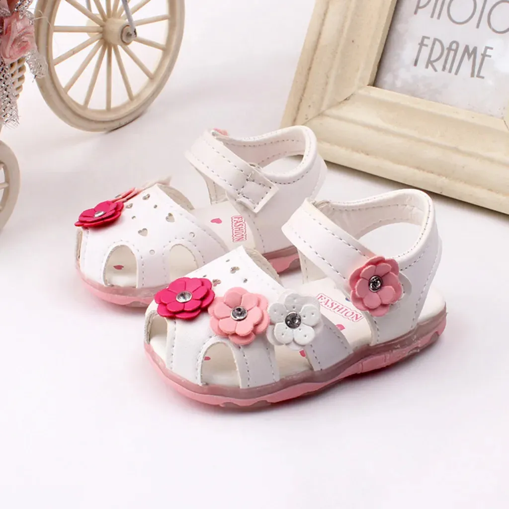 Bébé filles dirigés Sandales Summer Sweet Infant Toddler chaussures Fashion Flower Princesse Enfants doux enfants nés plage 240329