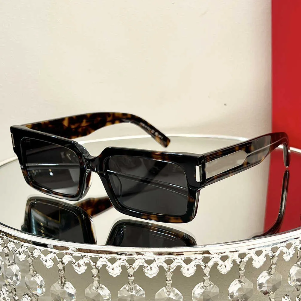 Lyxdesigner solglasögon Y572 Toppkvalitet Fashion Board Square Multifunktionell resort Fritig kvadrat UV-skyddande solglasögon för män och kvinnor som kör