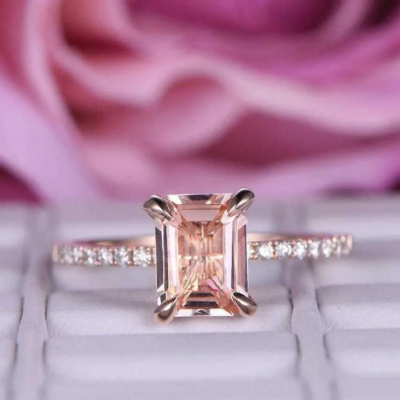 Roze simulatie diamanten ring met een verfrissende Instagram -stijl champagne damesaccessoire