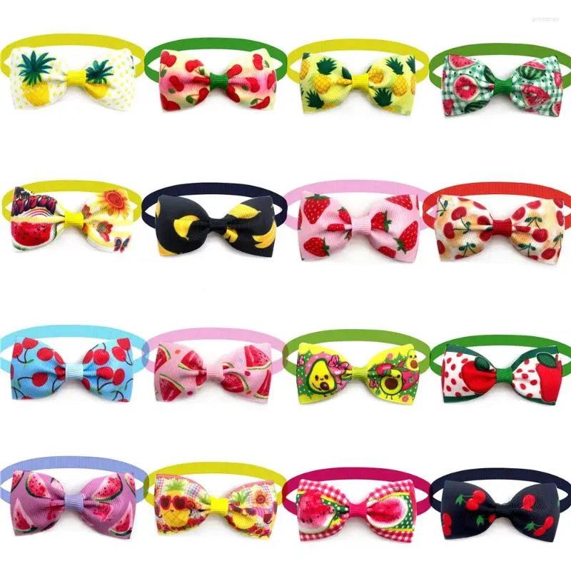 Vêtements de chien 30 / 50pcs de style fruit d'été chiot à nœud papillon