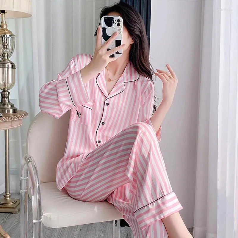 Vêtements à domicile Pyjama à rayures roses ensembles de vêtements de salon
