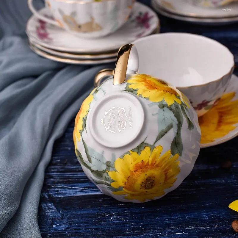 Mugs Creative Sunflower Coffee Cup Home Decoration Tea Cups Saucer Lovely Flowers Ceramic Modern Minimalist Style Cups.