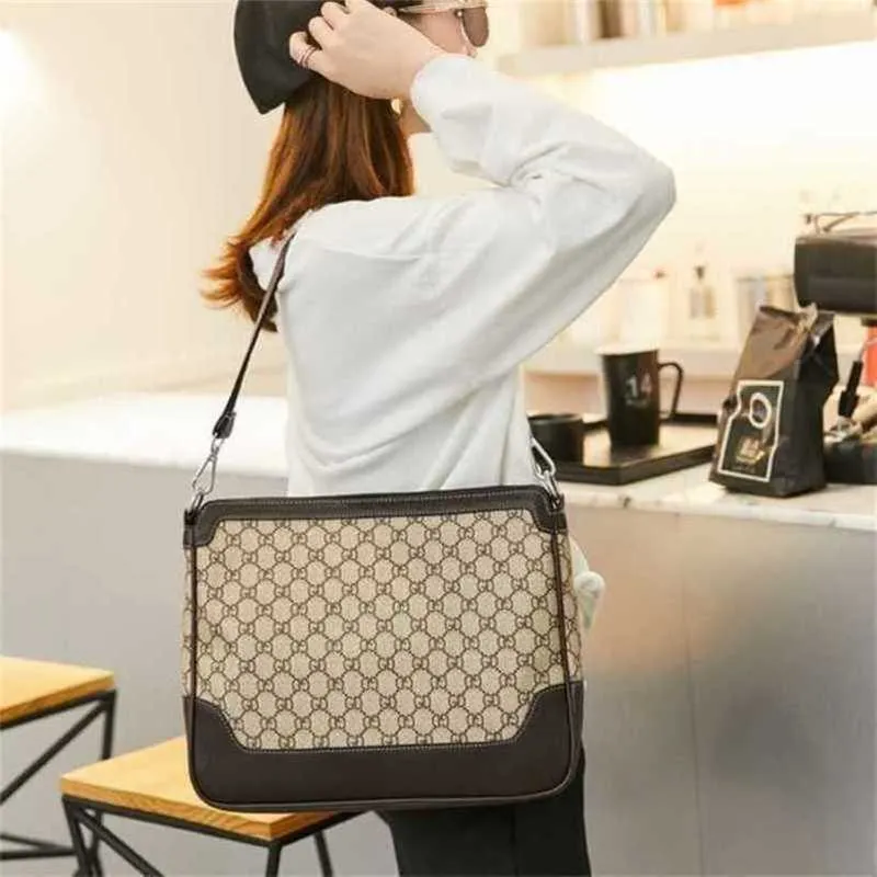 2024 New Designer womens crossbody shoulder can be and mixed batches Online celebrity Tiktok Weiye same women old flower mother middle-aged bag