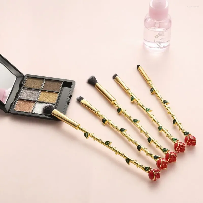 Makeupborstar 5st/set Soft Rose Shape Brush Set Metal Handle Synthetic Fiber Eyeshadow Fluffy Multi Function Eyebrow