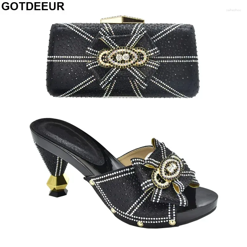 Kleiderschuhe 2024 Mode italienische Frauen passende Tasche Set mit Strass afrikanischen Damen bequeme Absätze Sandalen für Party dekoriert