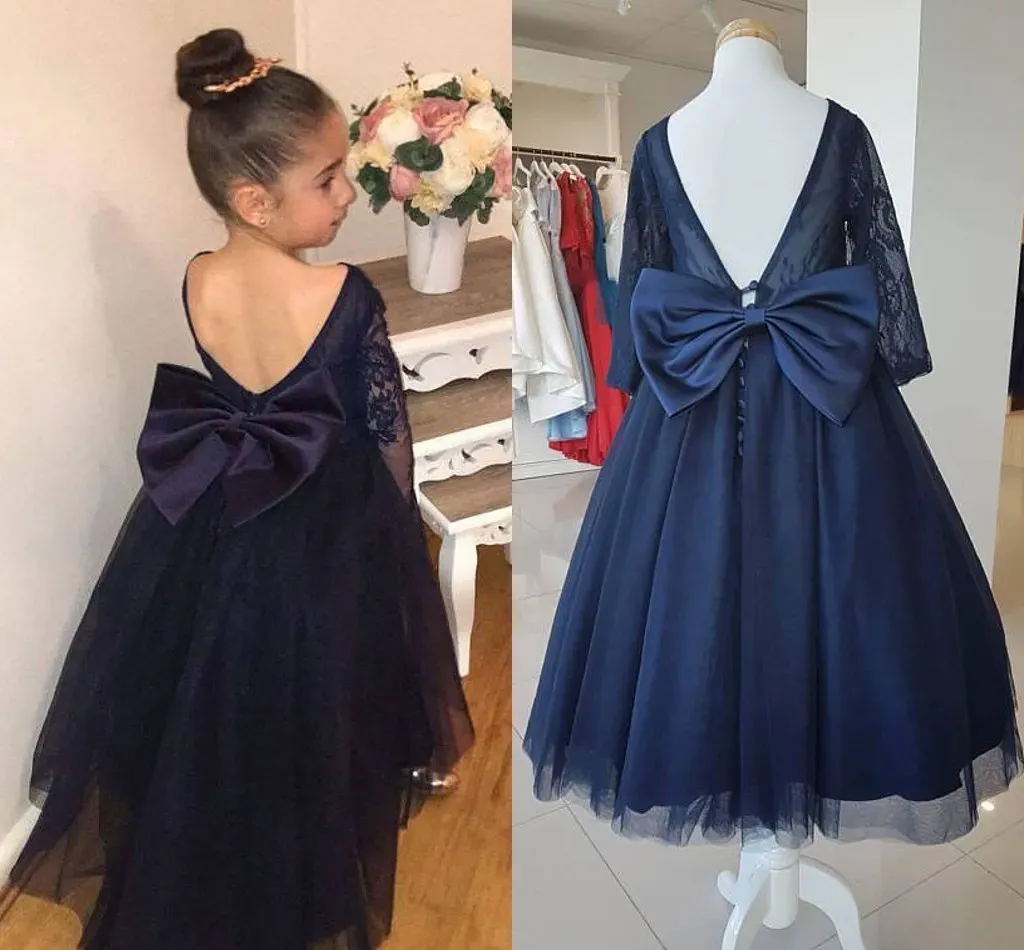 Robes Navy Bleu à manches longues Longs Flower Girls Robes Boat Neck Lace Tulle Floor Longueur Backless Girls Pageant Robes Children Party Robe