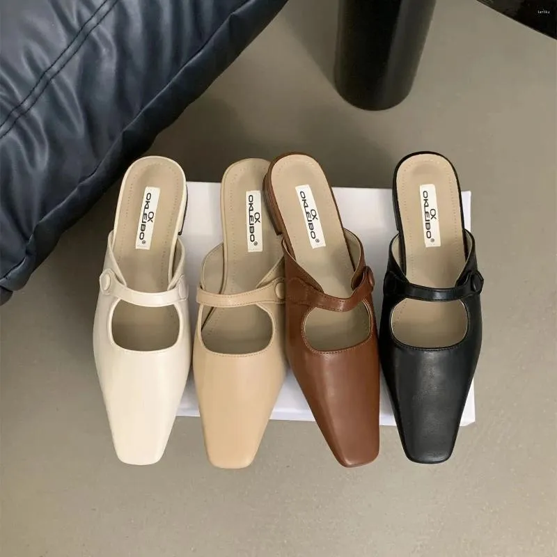 Sapatos casuais mulheres mulas 2024 Summer elegante quadrado fechou os chinelos planos de couro feminino slides brancos pretos Mulller