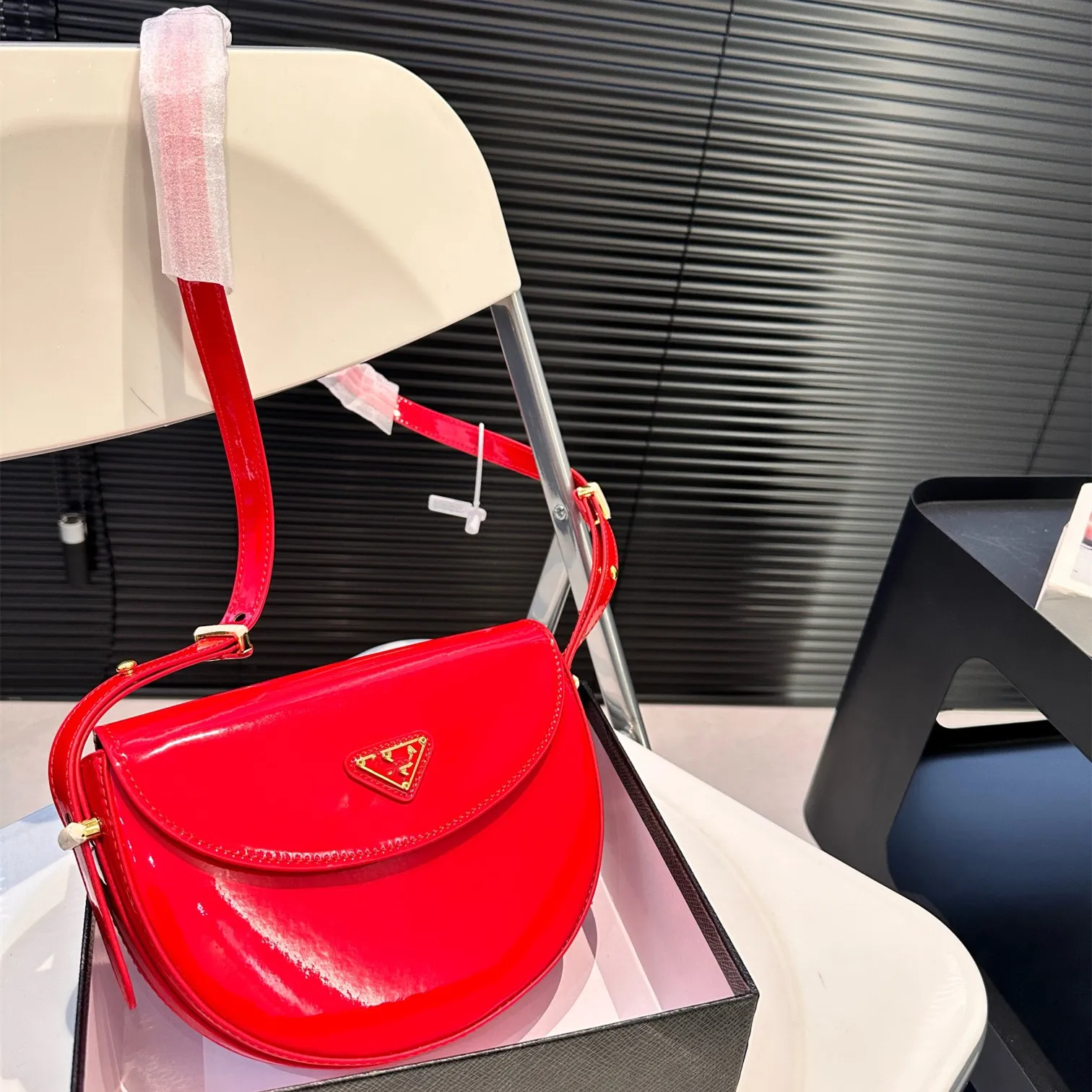 2024 La dernière mode de luxe et loisirs Sac portable à épaule de chaîne de cuir de haute qualité 24.4.6em