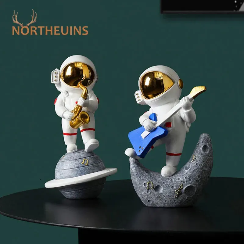 NORTHEUINS Nordic Resin Astronaut Figurines for Interior Cosmonaut Statue Home Living Room Bedroom Desktop Decoration Accessorie 240401
