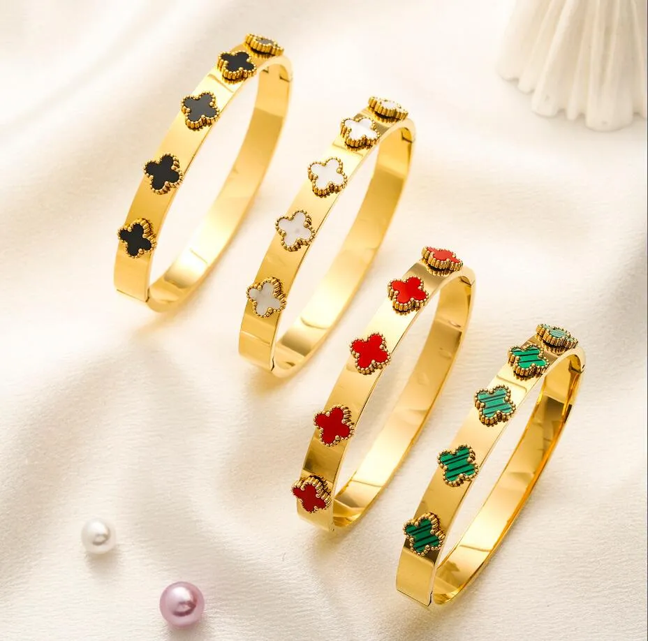 Armband 18K Guldpläterad klassisk Fashion Luxury 4 Färg Bangle Four-Leaf Clover Designer Jewelry Elegant-pärlemor Bangles för kvinnor och män Hög kvalitet