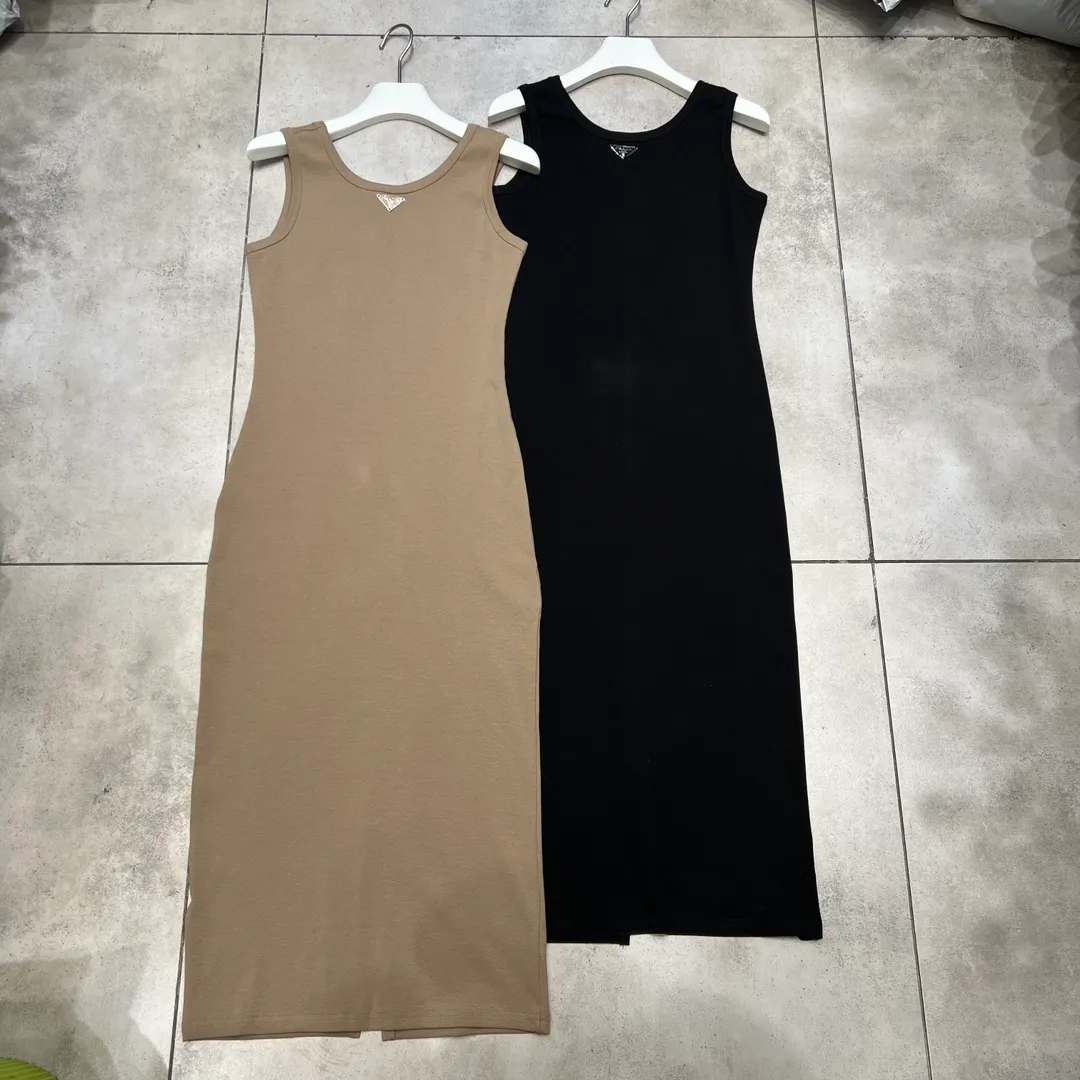 24SSデザイナーソリッドカラードレス高級ファッションレディングスリングドレスデザインゴールドバックルセクシーなスカートチャームレディースカジュアルブラックドレス