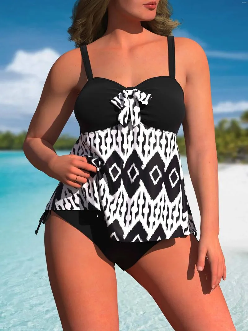 Swimwwear pour femmes Plus de gilet imprimé Set Geographic Striped Round Nou Noud Not et Shorts Maillot de bain deux pièces